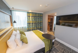 IBIS LEEDS 410 001